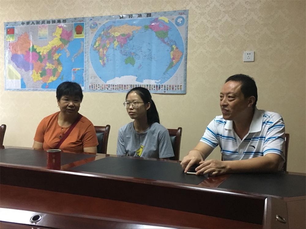 福建易順建筑工程有限公司2017年第一屆：“金秋助學(xué)，學(xué)子圓夢，誠信你我，感恩社會”