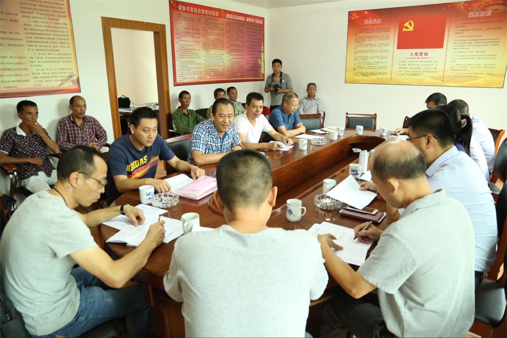 福建易順建筑工程有限公司“互動聯動、掛鉤幫扶”招沙甲村貧困戶捐贈儀式